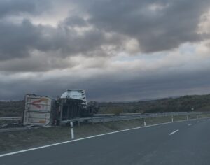 Fotos: Sigue cortada desde ayer la autovía de Vitoria a Bilbao