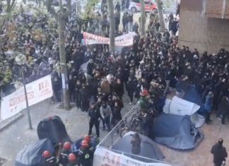 Pocos policías en los graves incidentes del desalojo en Vitoria