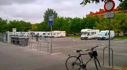 Guerra por autocaravanas en Vitoria: Vecinos contra propietarios