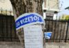 Cartel casero en Vitoria ante la desidia policial Riesgo accidente Vitoria: Vecinos hacen de policías con un cartel casero