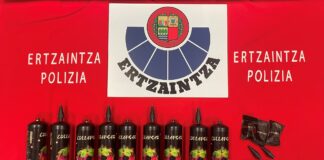 Magrebíes ofrecen ‘gas de la risa’ junto a una discoteca vitoriana Magrebíes ofrecen 'gas de la risa' junto a una discoteca vitoriana
